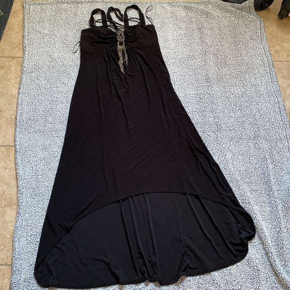 Elegant Black Evening Dress - Picture 1 of 16